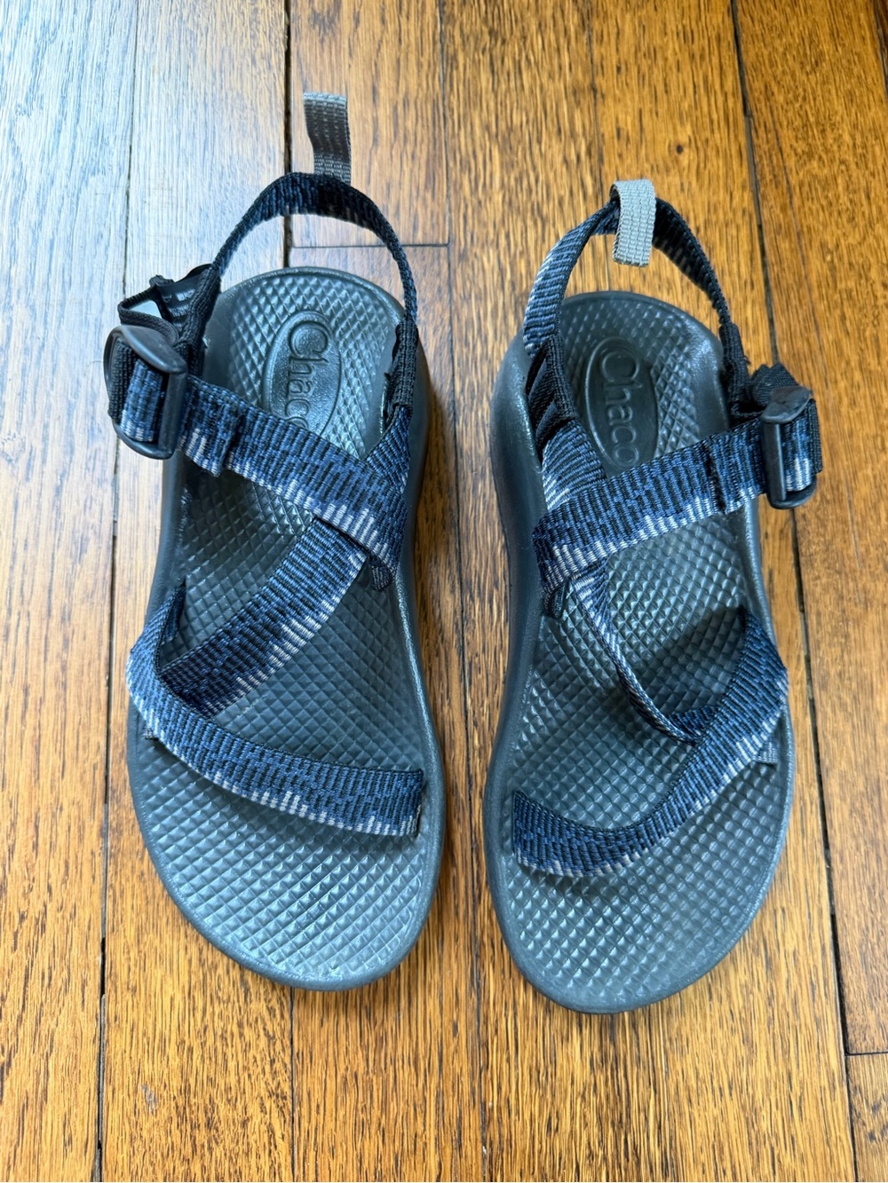 Chaco Boy’s Sport Sandals in Navy & Black size 2